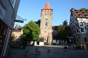 Blick auf das Tiergärtnertor aus der Burgstraße